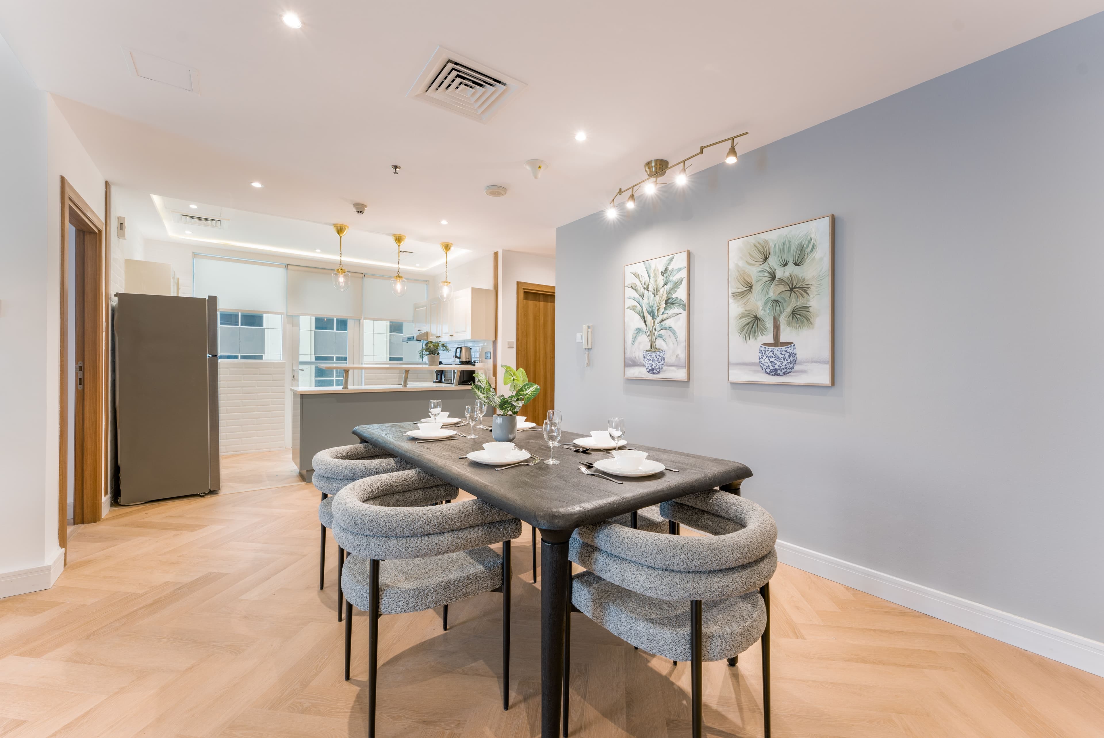 Stylish dining area in a furnished short-term rental apartment